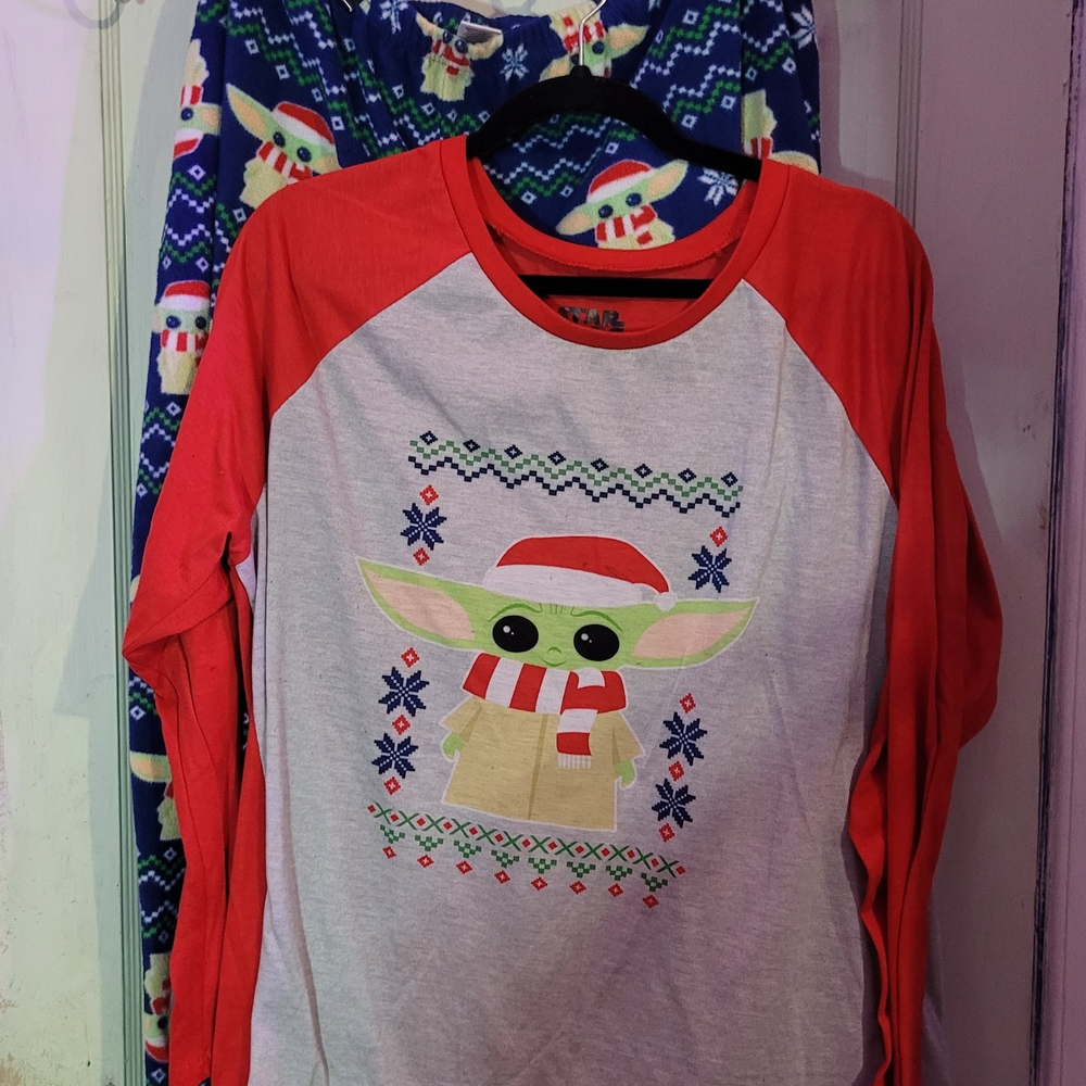 Kohl's Red and Gray Holiday Pajama Set